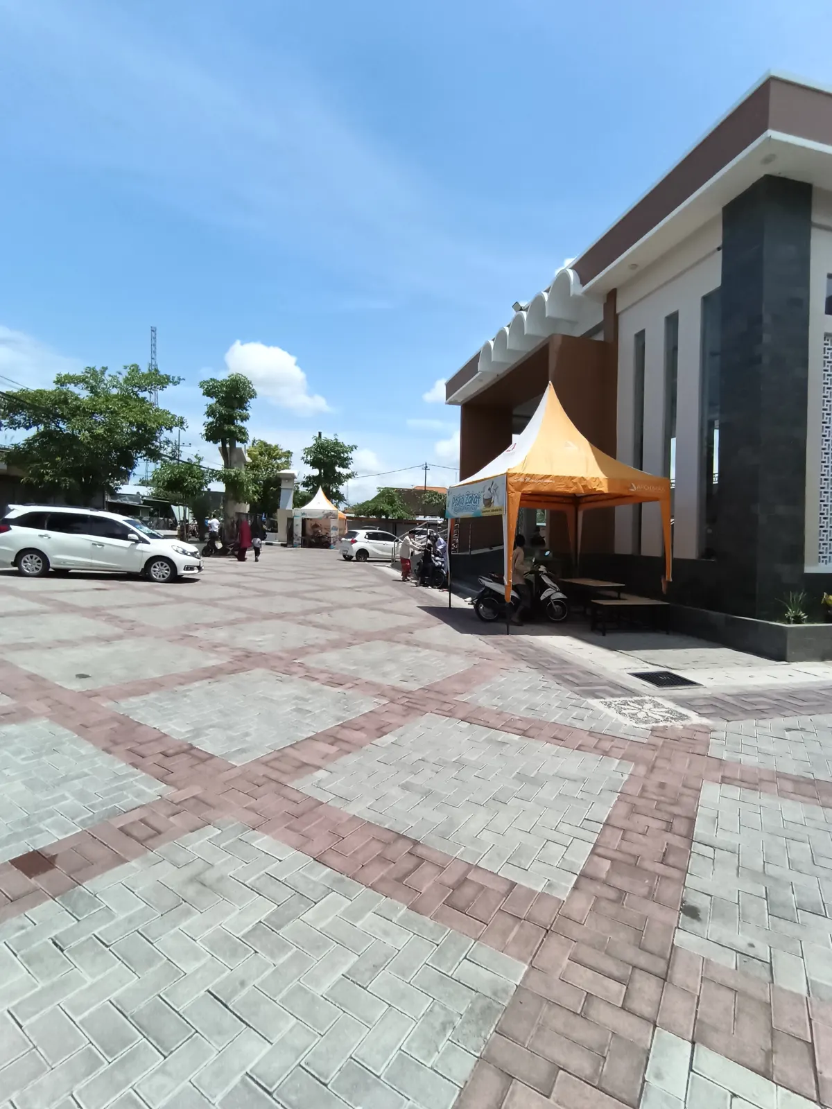 Pelataran masjid
